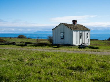 Cuma Limanı, WA, ABD - 12 Nisan 2019: Amerikan kampı tarihi parkında manzara