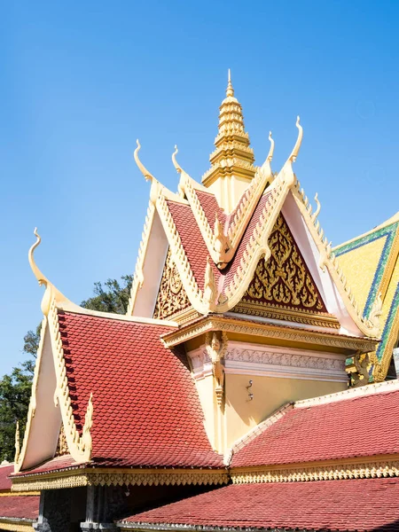 Phnom Penh Kambodža Února 2017 Střechy Buddhistického Chrámu Wat Preah — Stock fotografie