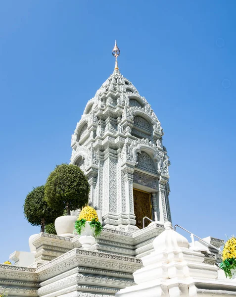 Phnom Penh Kambodža Února 2017 Bílá Stúpa Pozemku Komplexu Silver — Stock fotografie