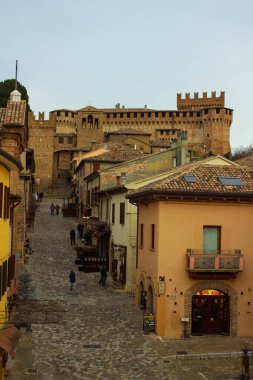 Gradara İtalya 'nın orta kesiminde, Marche bölgesinde bir İtalyan şehridir.