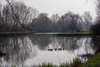 İtalya 'da Veneto bölgesindeki Verona yakınlarında bir lagün parkı.