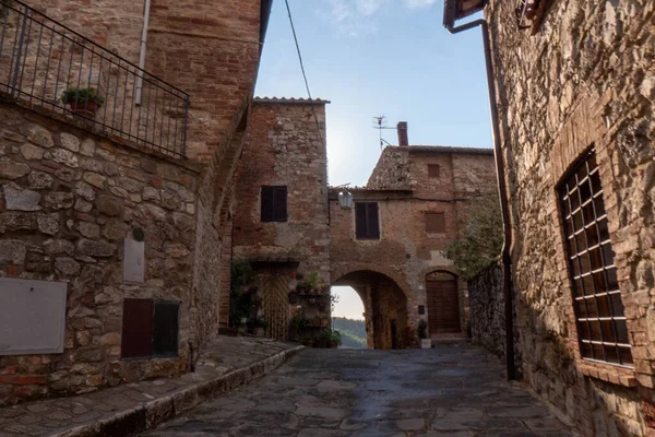 Castiglione dOrcia è un borgo immerso nella campagna della Val dOrcia Toscana — Foto Stock
