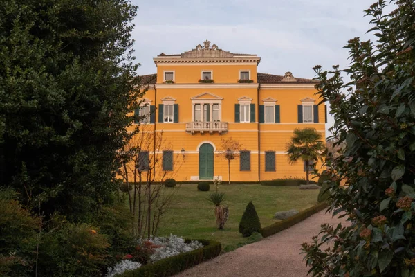 Villa Fogazzaro-Colbachini aresidence of the writer Antonio Fogazzaro — стокове фото