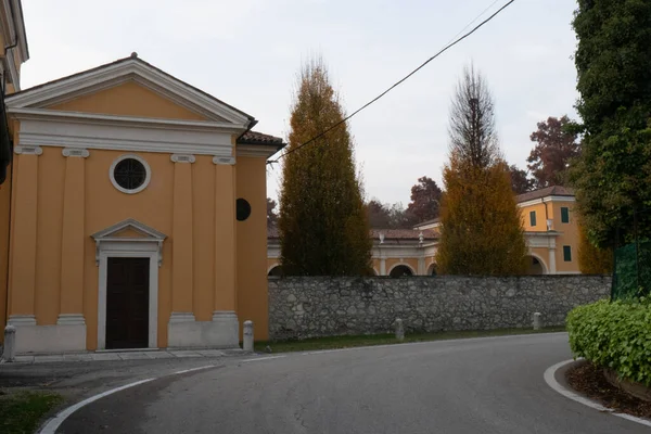 Villa Fogazzaro-Colbachini yazar Antonio Fogazzaro 'nun eşkali — Stok fotoğraf