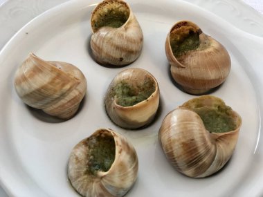 Salyangoz alla Bourguignonne İtalyan salyangoz ve Fransız yemeği pişirdi. 