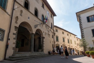 Castellina Chianti 'de, Siena Tuscany, İtalyan köy manzaralı. Yüksek kalite fotoğraf