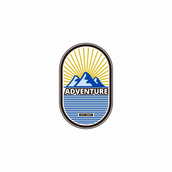 Design Logotipo Ilustração Montanha Gráfico Vetor Aventura Livre — Vetor de Stock