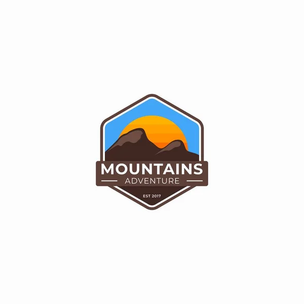 Дизайн Логотипа Badge Mountain Горная Иллюстрация Приключения Открытом Воздухе Печать — стоковый вектор