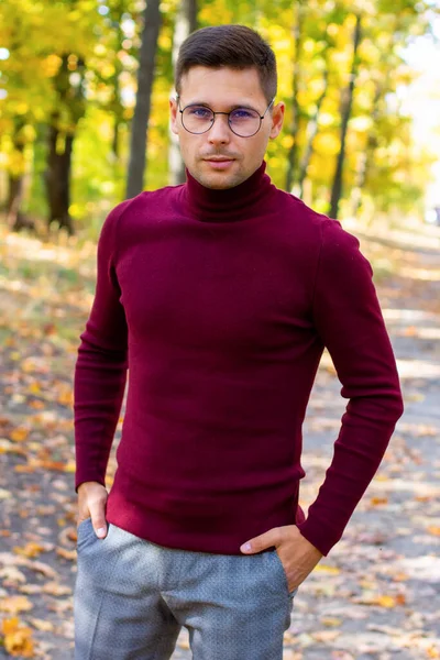 Man Red Turtleneck Forest Man Red Turtleneck — Stock Photo, Image