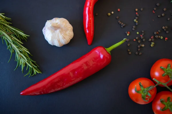 Red Vegetables Black Background Peppers Tomatoes Garlic — Stock Photo, Image