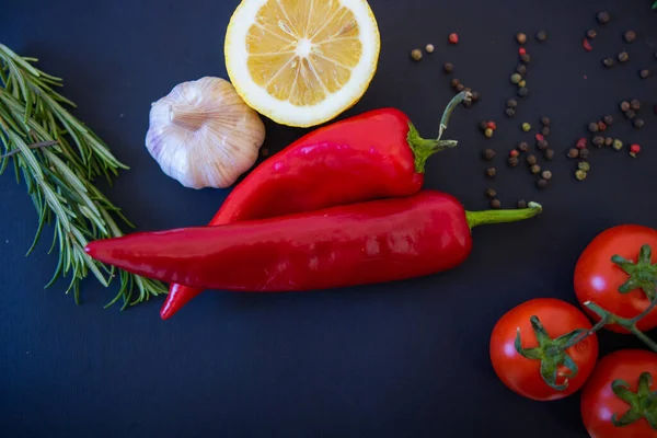 Legumes Vermelhos Fundo Preto Pimentos Tomates Alho Imagens De Bancos De Imagens