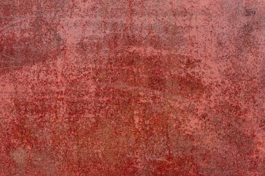 Paslı metal dokusu. Eski paslı parlak kırmızı metal yüzey yakın çekim. Kırmızı ve kahverengi tonlarında Grunge arka planı. Paslı yüzey altyapısı çizilmiş. Yıpranmış metal plaka yakın plan..