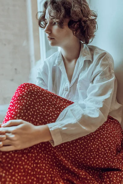 Seule Belle Adolescente Est Triste Portrait Adolescente Ennuyée Aux Cheveux — Photo