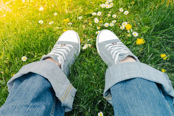 Legs Sneakers Denim Trousers Grass Spring Summer Daisies Ecological Natural — Zdjęcie stockowe