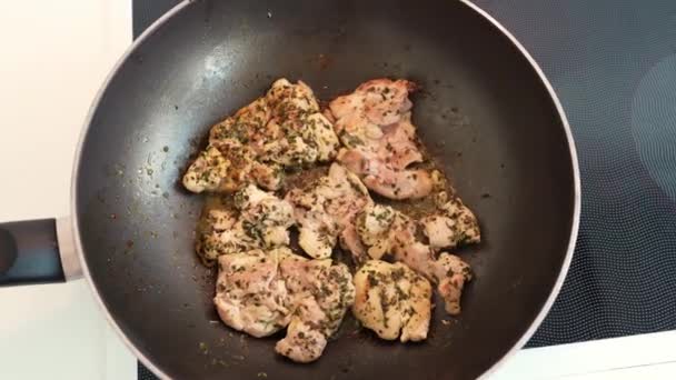 Slow Motion Frying Chicken Provence Herbs Spicy Sauce Hot Oil — Stock Video