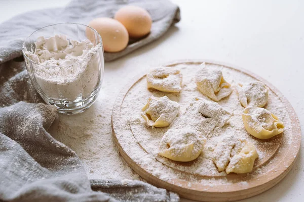 Tortellini Dumplings Cutting Wooden Board Sprinkled Flour Ingredients Background Soft — ストック写真