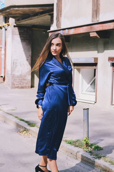 Urban Fashion Portrait Stylish Young Business Woman Long Blue Dress — Stock Photo, Image