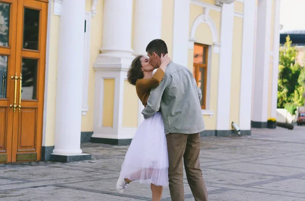 Kharkiv Ucrânia 2021 História Amor Par Engraçado Elegante Homem Jovem — Fotografia de Stock