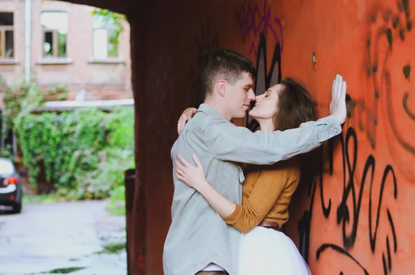 Charkiw Ukraine 2021 Liebesgeschichte Eines Coolen Paares Junger Mann Shirt — Stockfoto