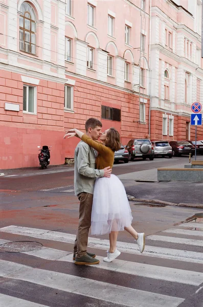 Kharkiv Ucrania 2021 Historia Amor Pareja Divertida Con Estilo Hombre —  Fotos de Stock