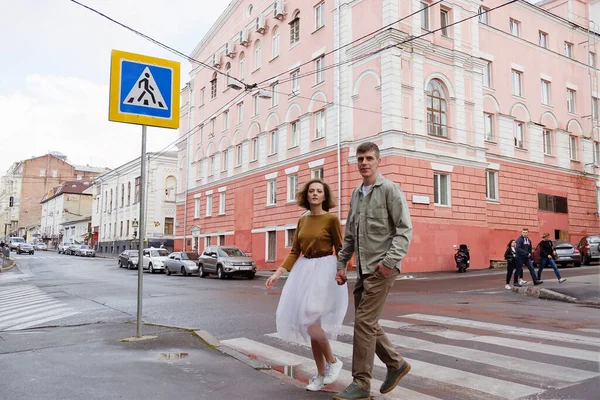 Kharkiv Ucrania 2021 Historia Amor Pareja Divertida Con Estilo Hombre —  Fotos de Stock