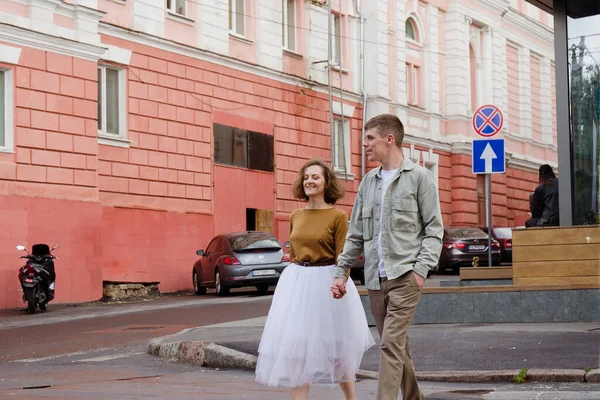 Χάρκοβο Ουκρανία 2021 Ιστορία Αγάπης Του Κομψού Αστείο Ζευγάρι Νεαρός — Φωτογραφία Αρχείου