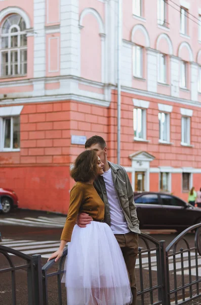 Kharkiv Ucrânia 2021 História Amor Par Engraçado Elegante Homem Jovem — Fotografia de Stock