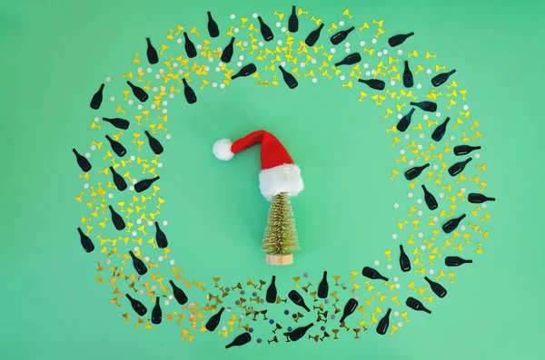 Vánoční Byt Ležel Zeleném Pozadí Místem Pro Text Vánoční Čepice — Stock fotografie