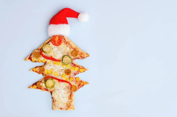 Leckere Vegetarische Weihnachtsbaum Pizza Mit Tomaten Gemüse Und Käse Auf — Stockfoto
