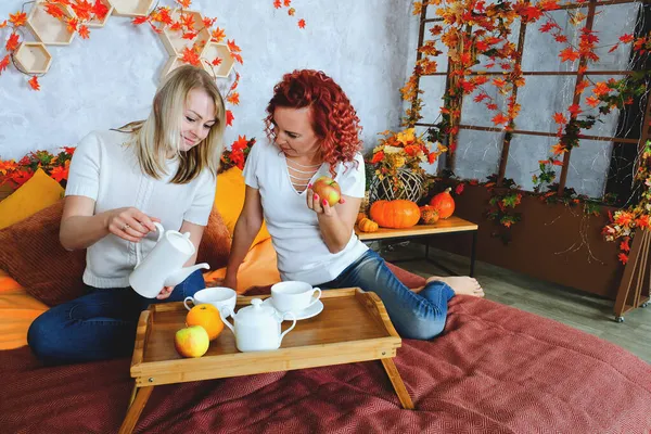 Two Lovely Young Women Sisters Friends Warm Sweaters Sitting Bed — Stock Photo, Image