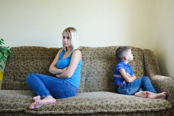 Mother Small Child Boy Home Sitting Couch Sofa Talking Unhappy — Stock Photo, Image