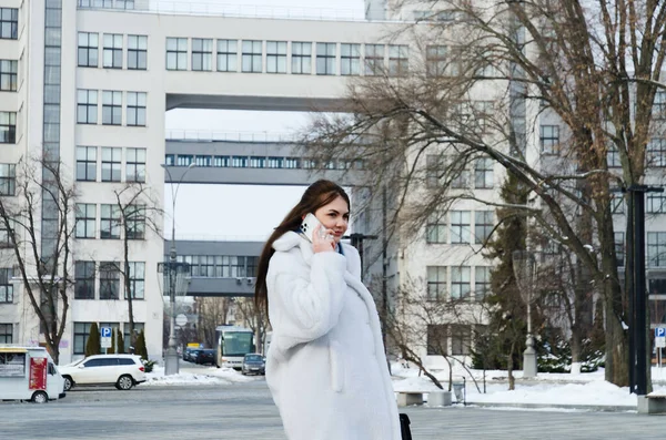 Urban Portrait Young Elegant Business Woman Winter Casual Clothes White — Stock Photo, Image