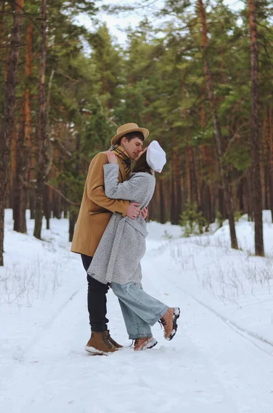 Portrait Funny Family Couple Snowy Park Forest Young Woman Girl — Stockfoto