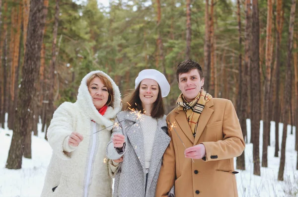 Portrait Funny Family Snowy Park Forest Young Woman Girl Man — Stock Photo, Image