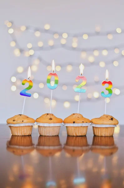 Pastelitos Dulces Navidad Velas Forma Números 2023 Fondo Blanco Con Imágenes de stock libres de derechos