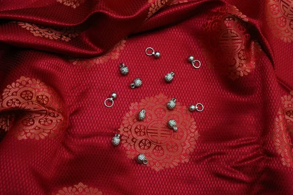 モンゴルの絹織物銀伝統的なボタン付きフルフレーム — ストック写真