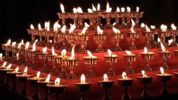 Buddhist Old Altar Candles Religious 108 Butter Lamp Festival Temple — Stockvideo