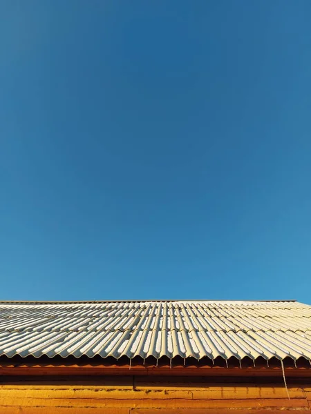 Crystal Icicle Blue Sky Hanging Roof Spring — Stock Photo, Image