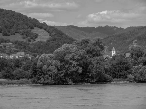 オーストリアのドナウ川のデュエルシュタインの小さな都市 — ストック写真