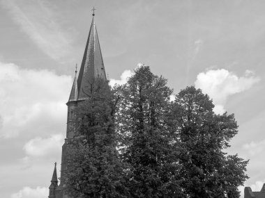 Nehrin kıyısındaki Papenburg şehrinde.