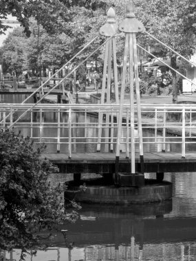 Nehrin kıyısındaki Papenburg şehrinde.