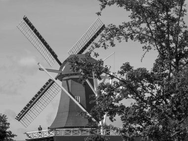 Nehrin kıyısındaki Papenburg şehrinde.