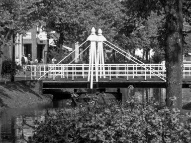 Nehrin kıyısındaki Papenburg şehrinde.