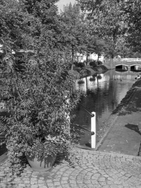 Nehrin kıyısındaki Papenburg şehrinde.