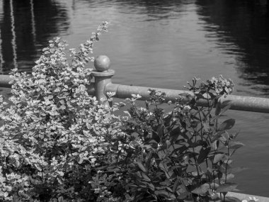 Nehrin kıyısındaki Papenburg şehrinde.