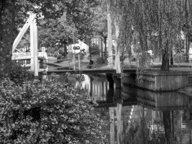 Nehrin kıyısındaki Papenburg şehrinde.