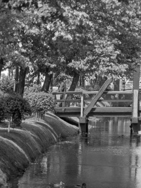 Nehrin kıyısındaki Papenburg şehrinde.