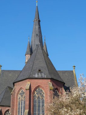 Westphalia 'daki yel değirmeni ve kilise