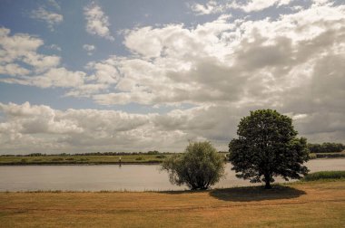 Nehir Weener şehrinin yakınlarında.