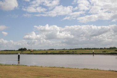 Nehir Weener şehrinin yakınlarında.